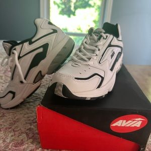 Men’s Avia Cross-trainers size 8.5